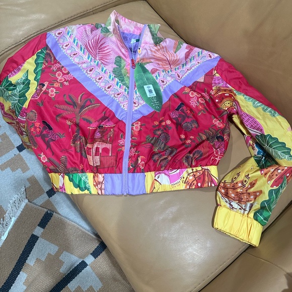 Mixed Scarves Windbreaker. Vibrant prints and flowing cuts inspired by Brazil. - Picture 5 of 8